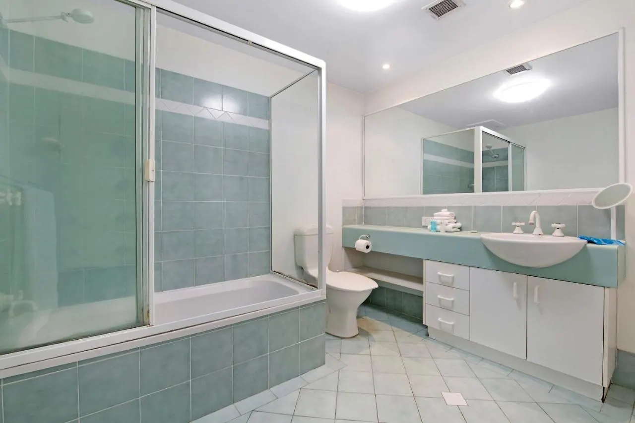 Paradise Ocean 2 Bedroom Apartment - Coasthm Gold Coast 0*,  Australia